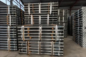 Steel prop bundles with threaded sections, pins, timber spacers, and packing bands visible